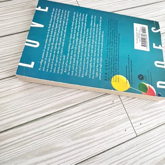 Love Does: Discover a Secretly Incredible Life Paperback Book By Bob Goff - Picture 9 of 12